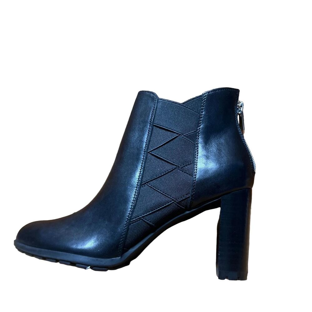 ADRIENNE VITTADINI Women's •Trinie• Black Leather Ankle Bootie 6M